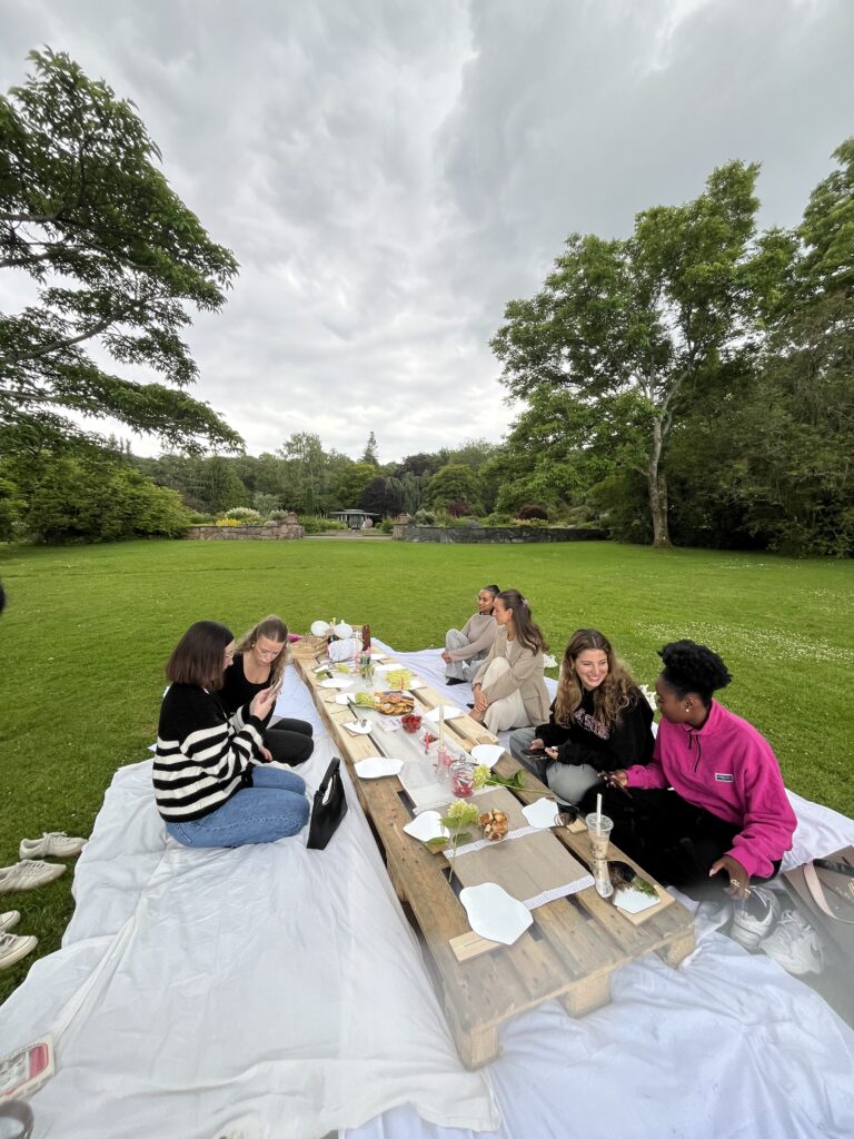 GirlsMeetup Stockholm community gathering of women enjoying outdoor wellness activities
